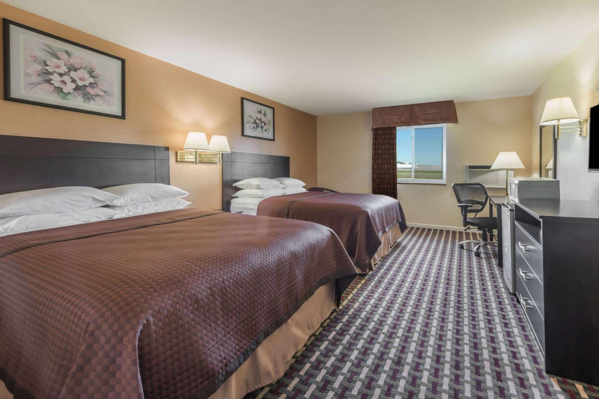 Super 8 By Wyndham Higginsville Exteriér fotografie